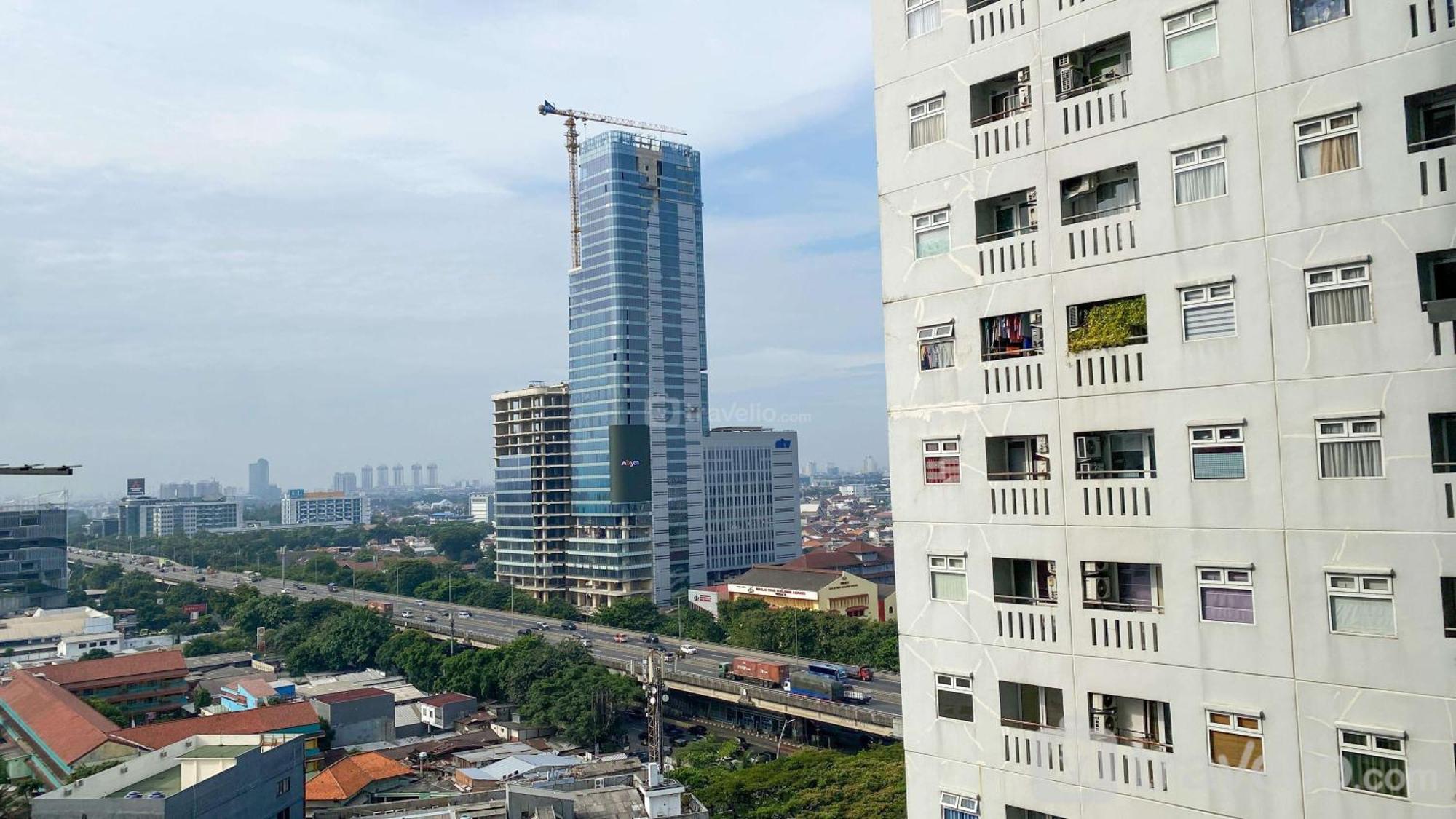 Cozy 1br At Pramuka By Travelio Apartemen *